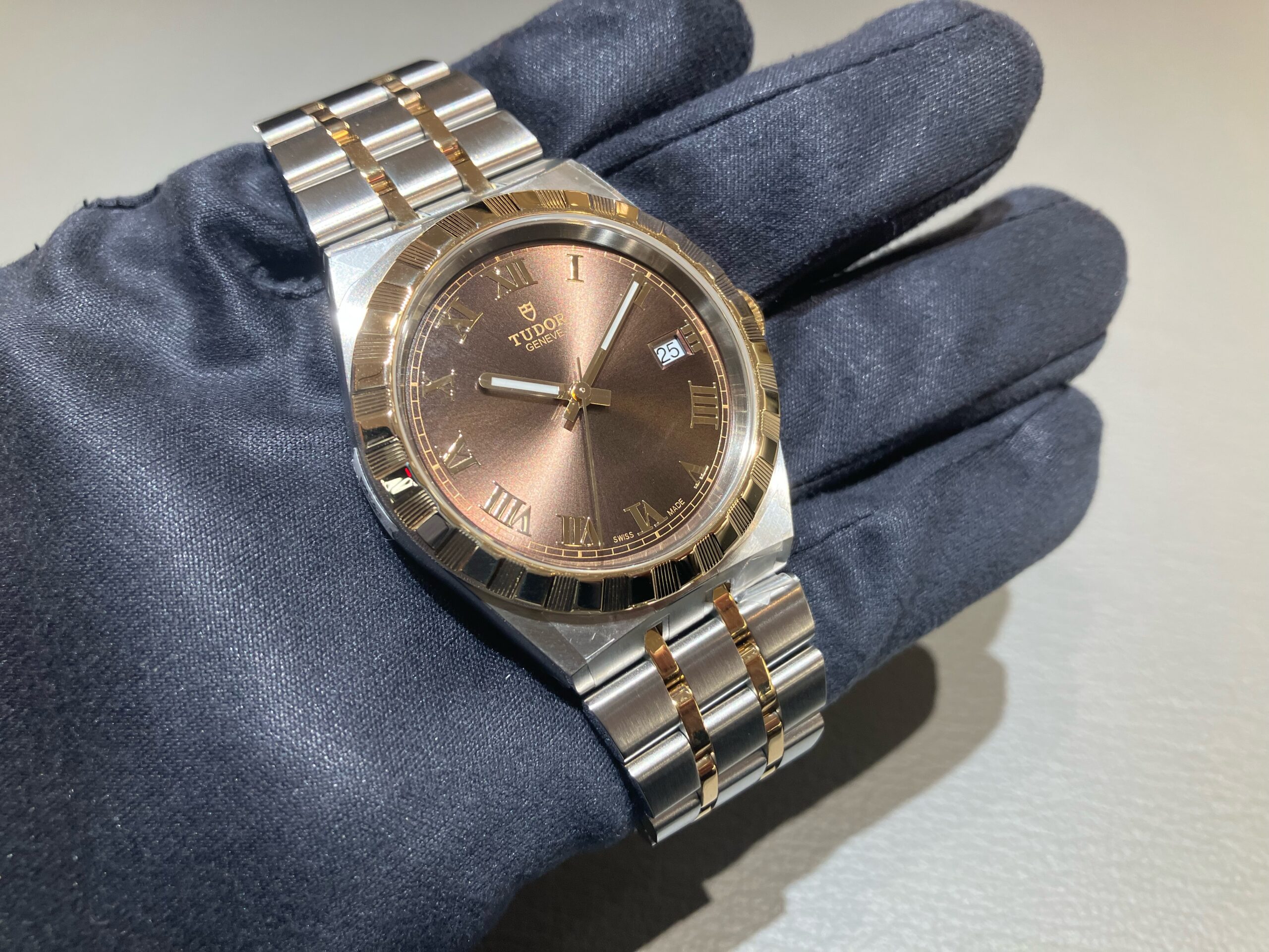 TUDOR】チューダー チョコレートブラウン文字盤にゴールドのマッチ