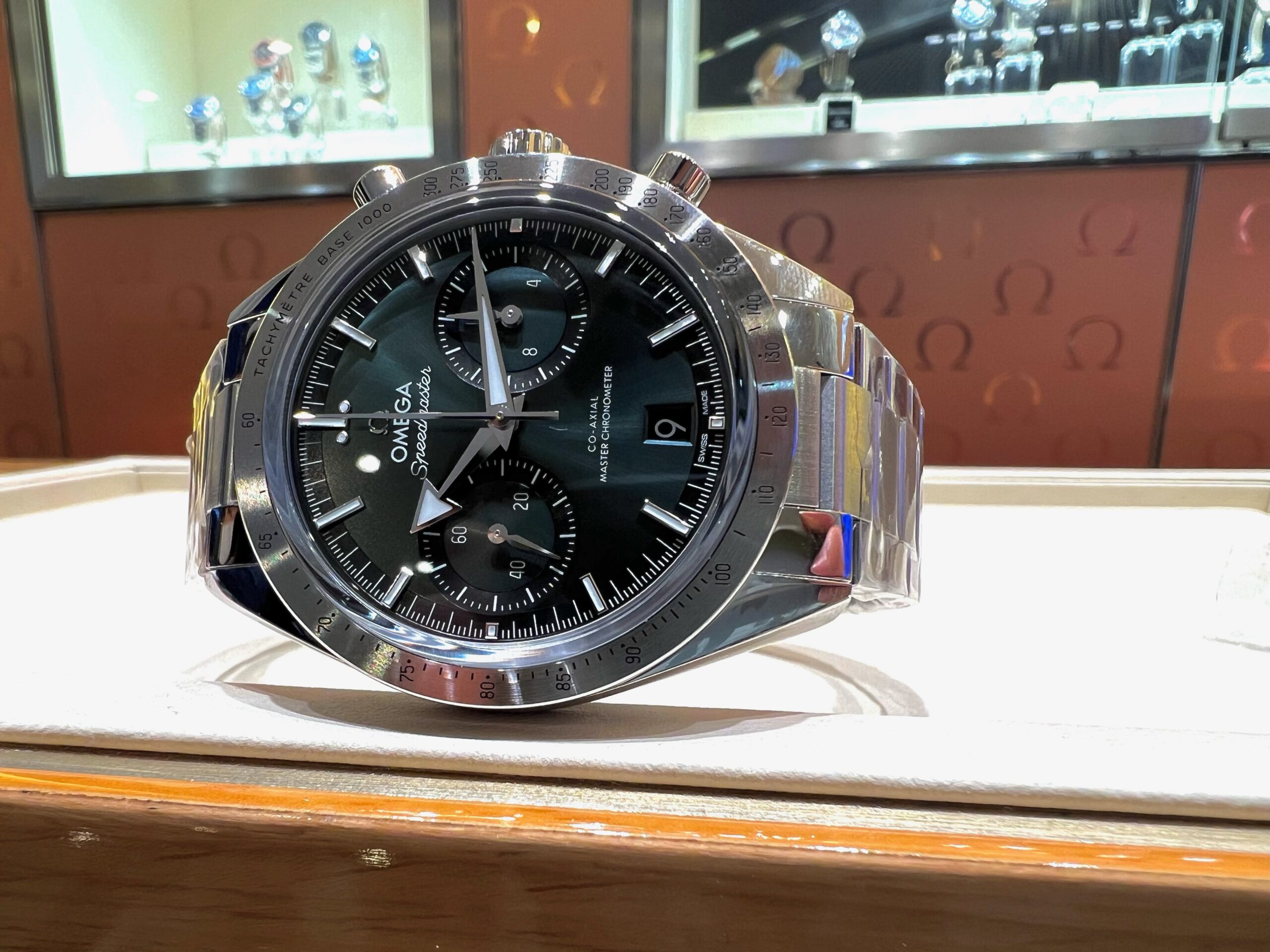OMEGA】オメガ グリーンの文字盤でクラシックかつモダンに彩る