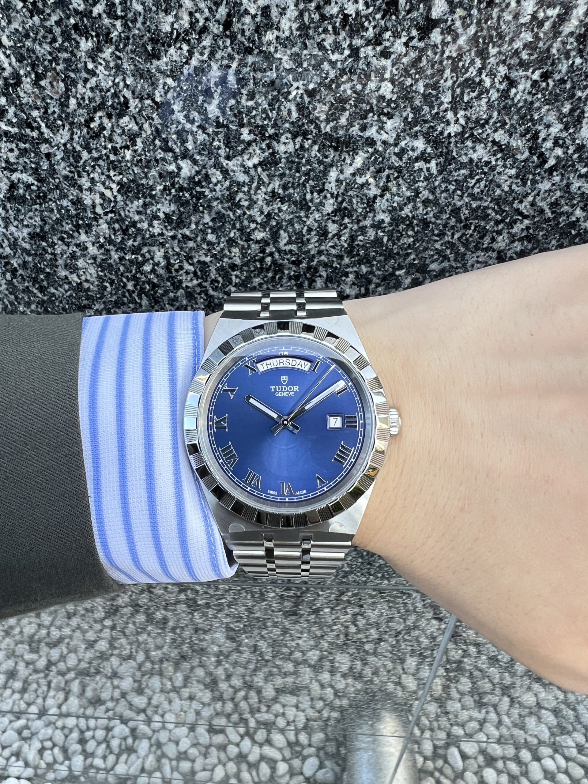 TUDOR】チューダー 鮮やかな青文字盤はオシャレさMAX チューダー