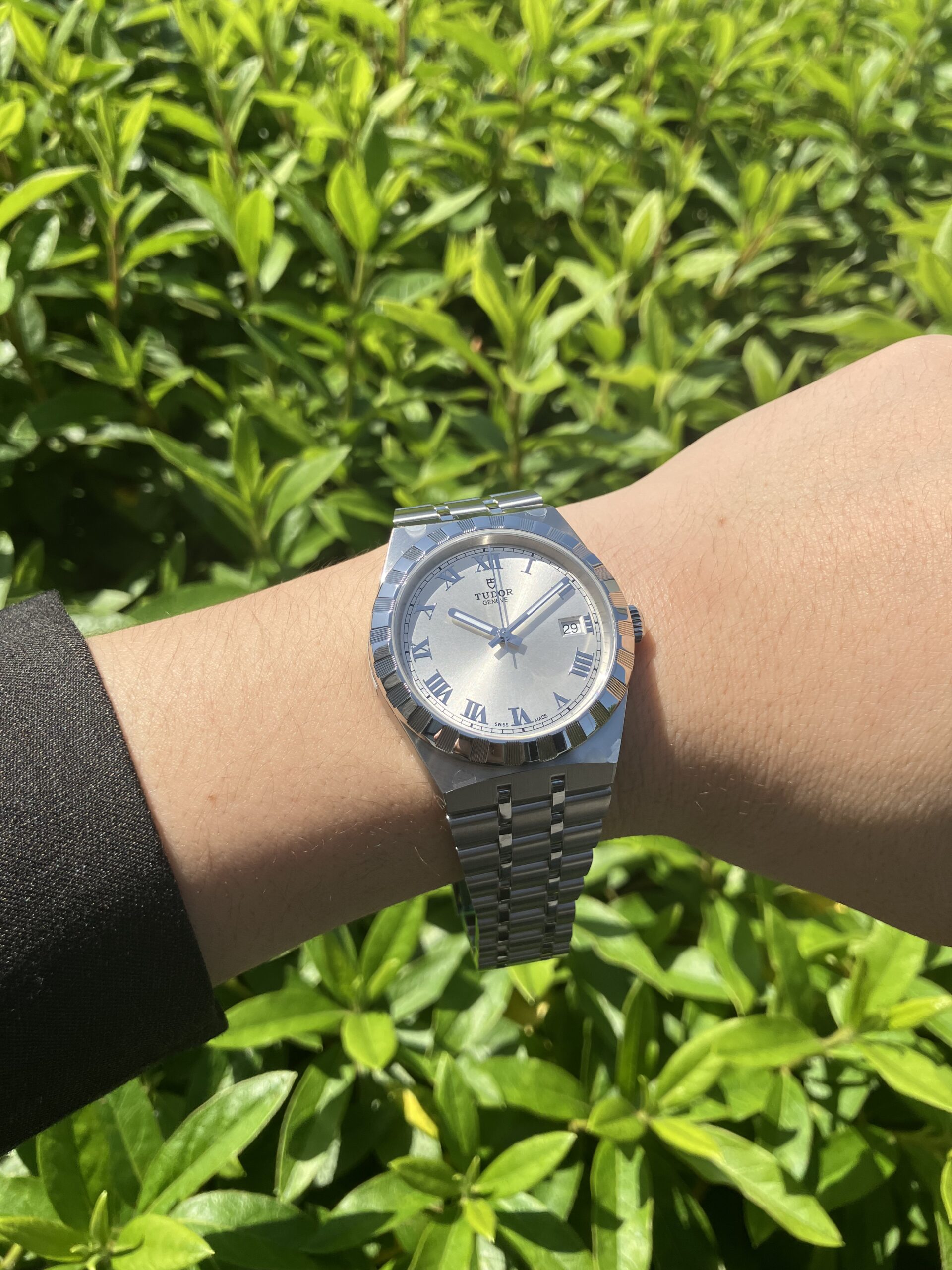 TUDOR】チューダー サンレイ仕上げのシルバーダイアルが渋い 28500