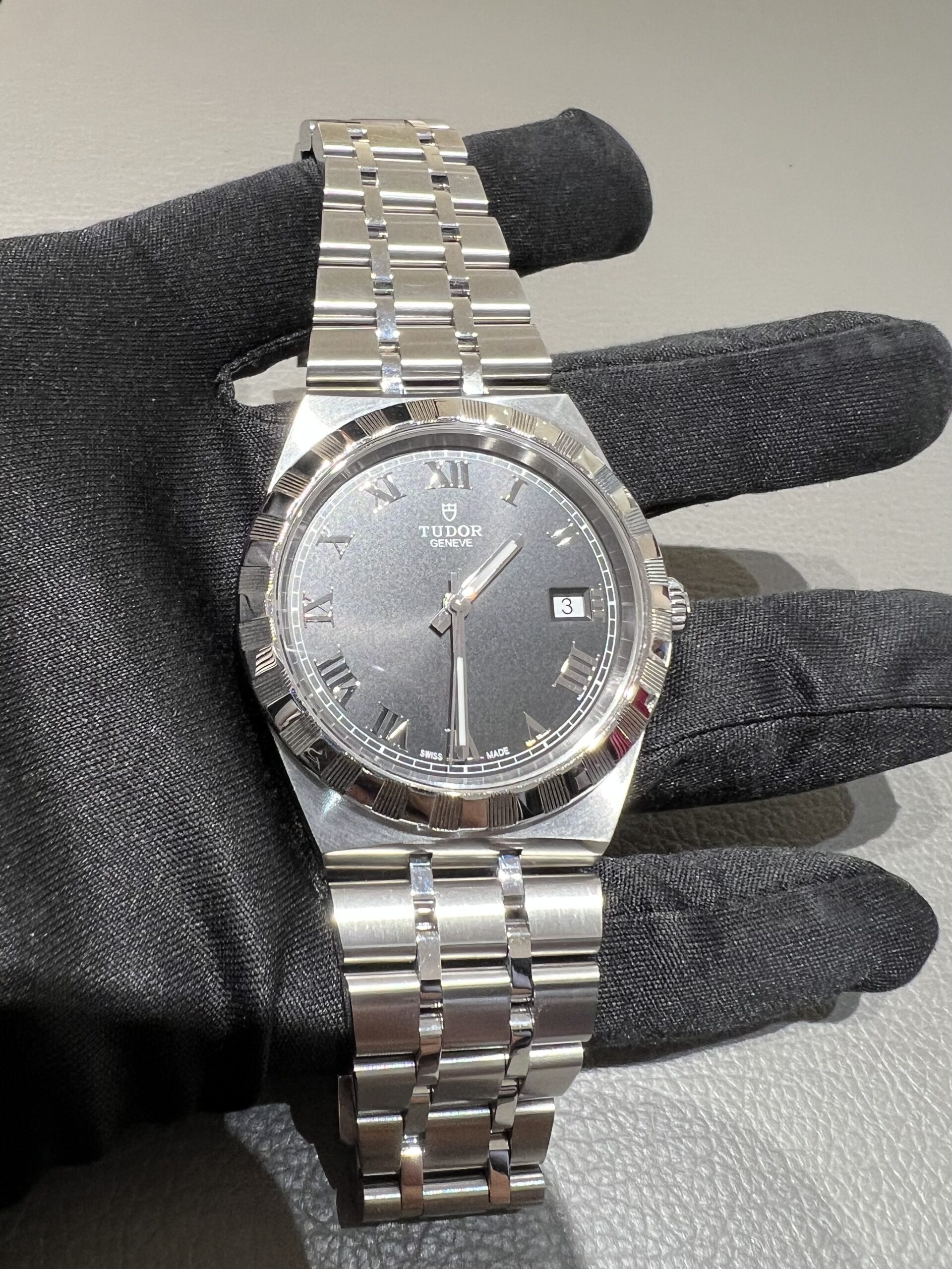 TUDOR ロイヤル　28500 ステンレススチール 時計 TUDOR】チューダー ロイヤル M28500-0003 スタッフ愛用時計のご紹介