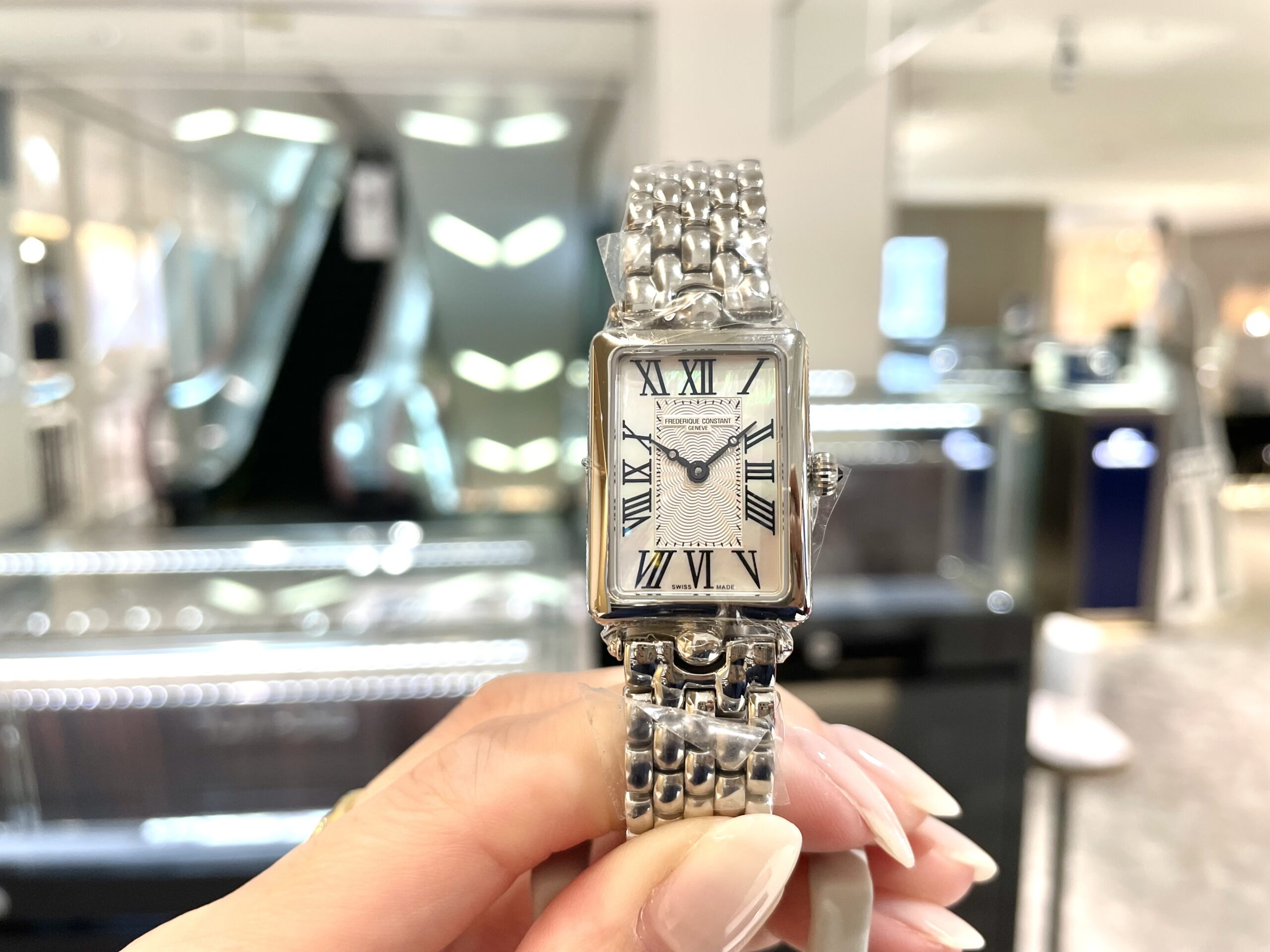 FREDERIQUE CONSTANT】夏にはこちらがおすすめ！【フレデリック