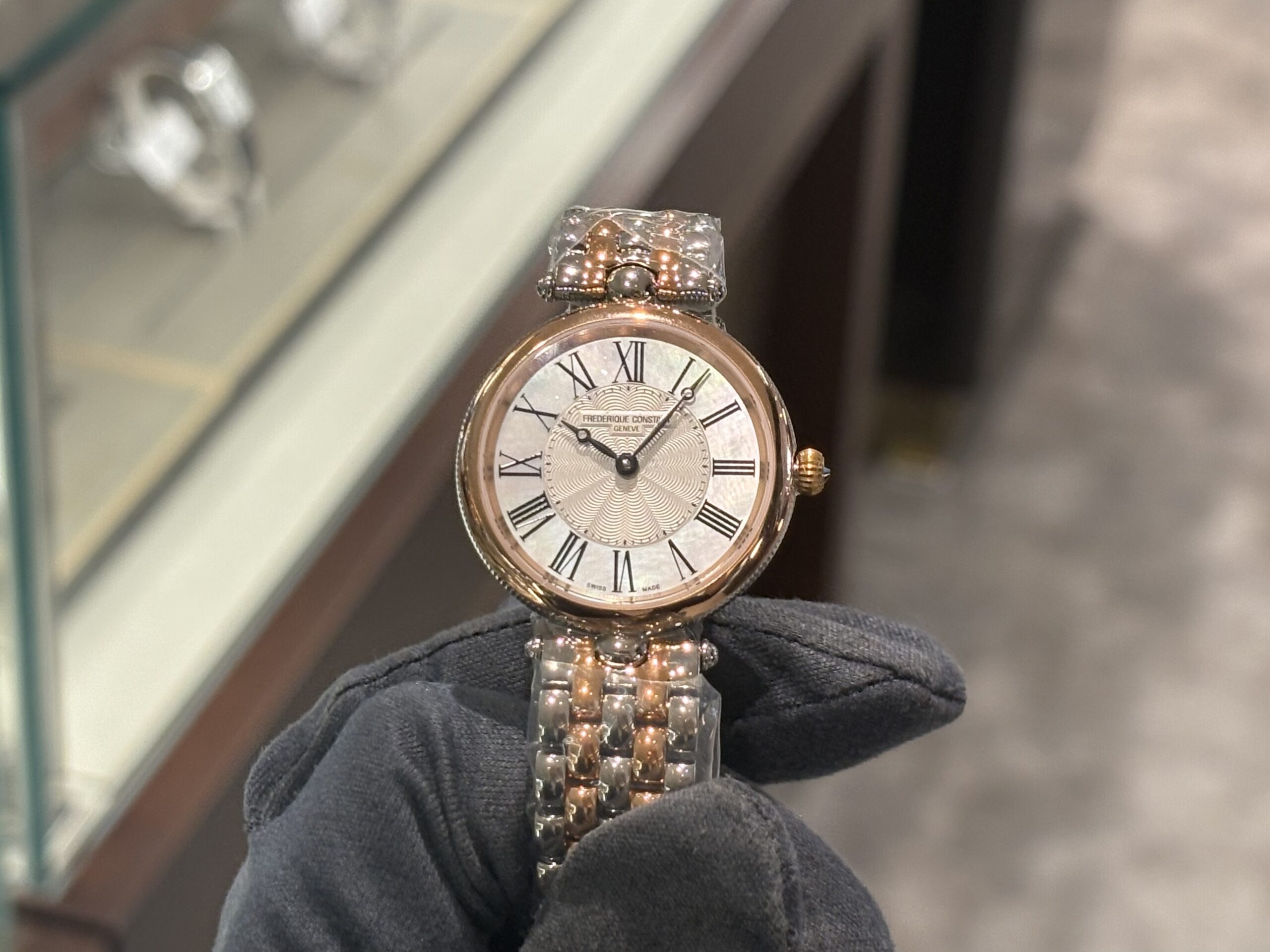 FREDERIQUE CONSTANT】エレガントなコンビカラー✨【フレデリック