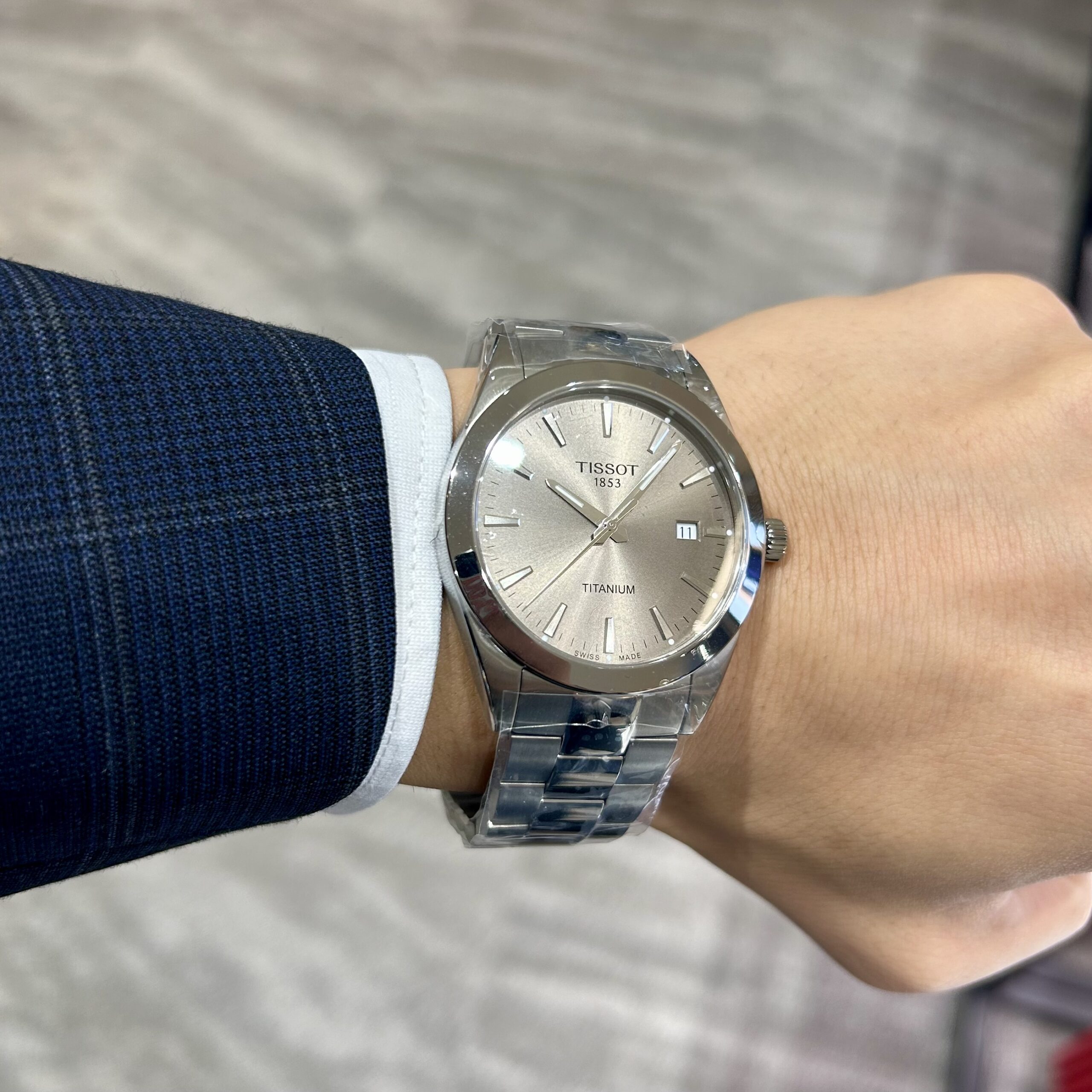 TISSOT】軽さと上品さを手元に【ティソ】T127.410.44.081.00