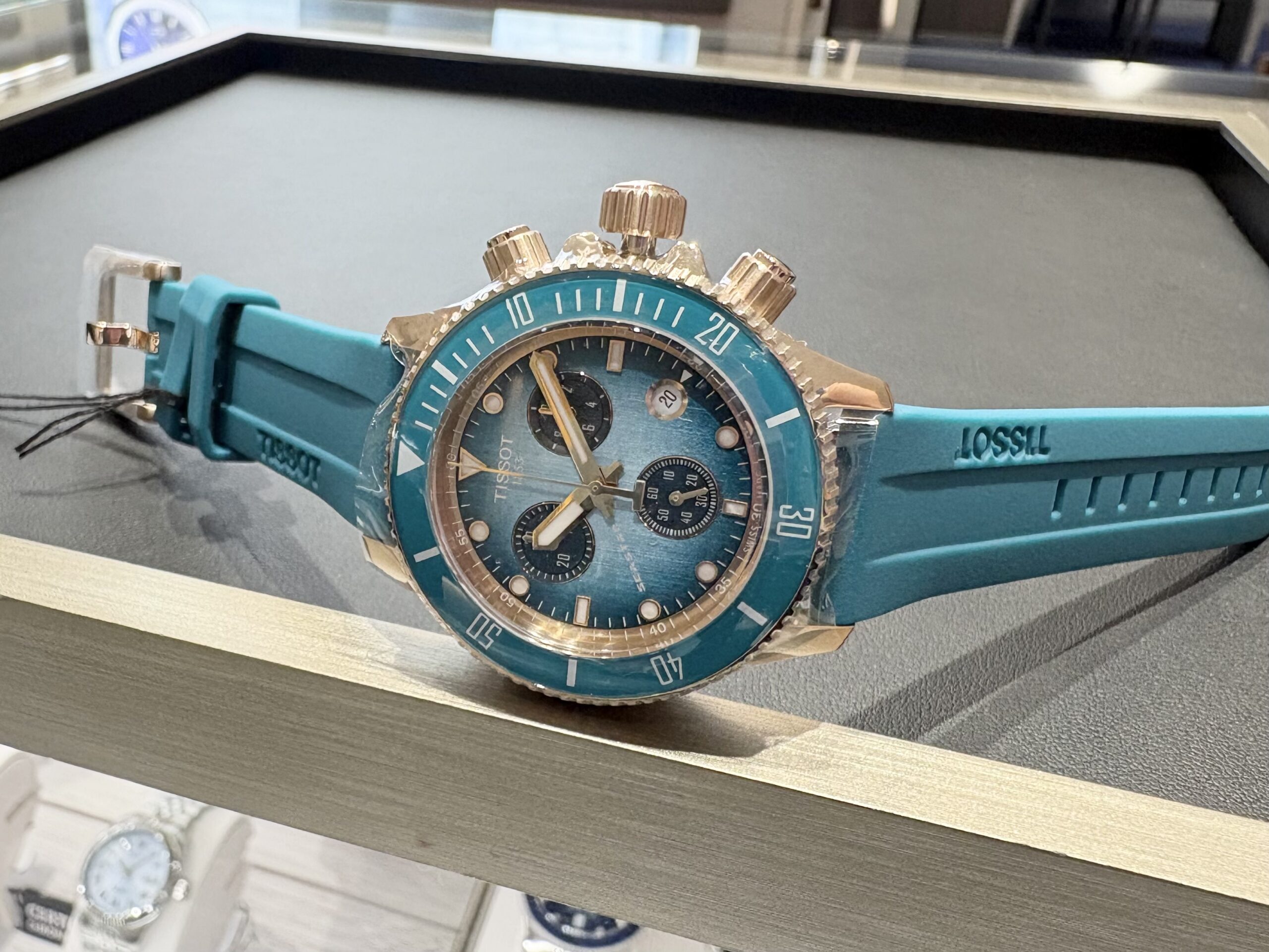 TISSOT】待望の入荷✨小さめターコイズ【ティソ】T120.217.37.041.00