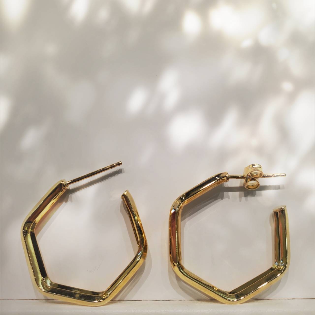 ウノアエレ　K18　ゴールドピアス