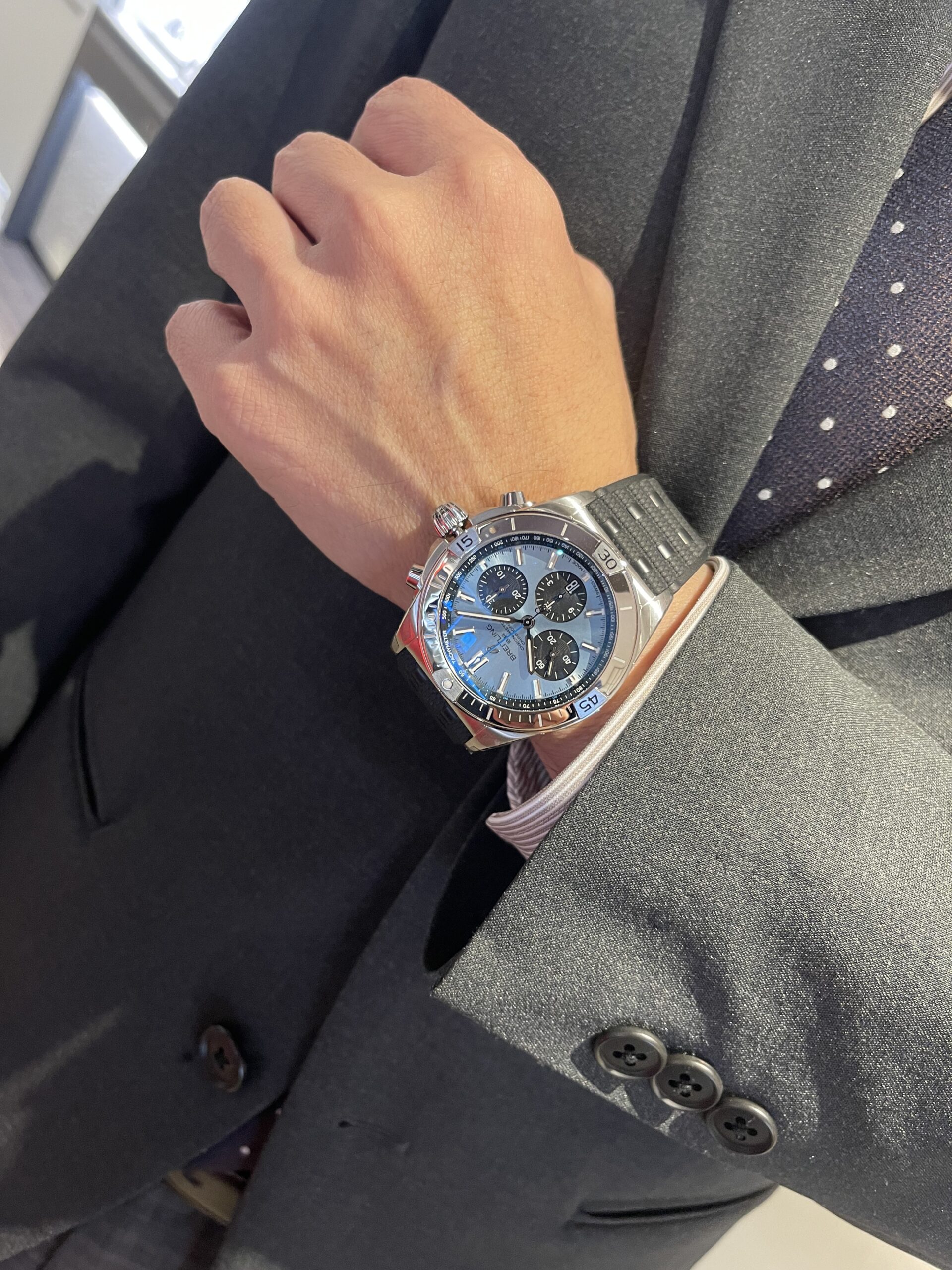 BREITLING】アイスブルーの存在感【ブライトリング】 - 沼津店 Blog