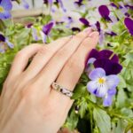 Gimel（ギメル）、ジェリービーンズリング、プラチナ、ダイヤモンド、指輪、リング、ジュエリー、大人の遊び心、初夏、装い、洗練されたエレガンス、愛らしさ、宝石箱、大人の女性、さりげない可愛さ、上質な輝き、ころんとしたフォルム、優しい喜び、凛とした輝き、繊細な煌めき、普段使い、特別な装い、上品、魅力、熟練の職人、手仕事、身につけるアート、上品さ、遊び心、絶妙なバランス、洗練されたデザイン、普遍的な美しさ、ライフスタイル、長く寄り添う、時を超えて、特別な輝き、カラーストーン、お気に入り、喜び、ご来店