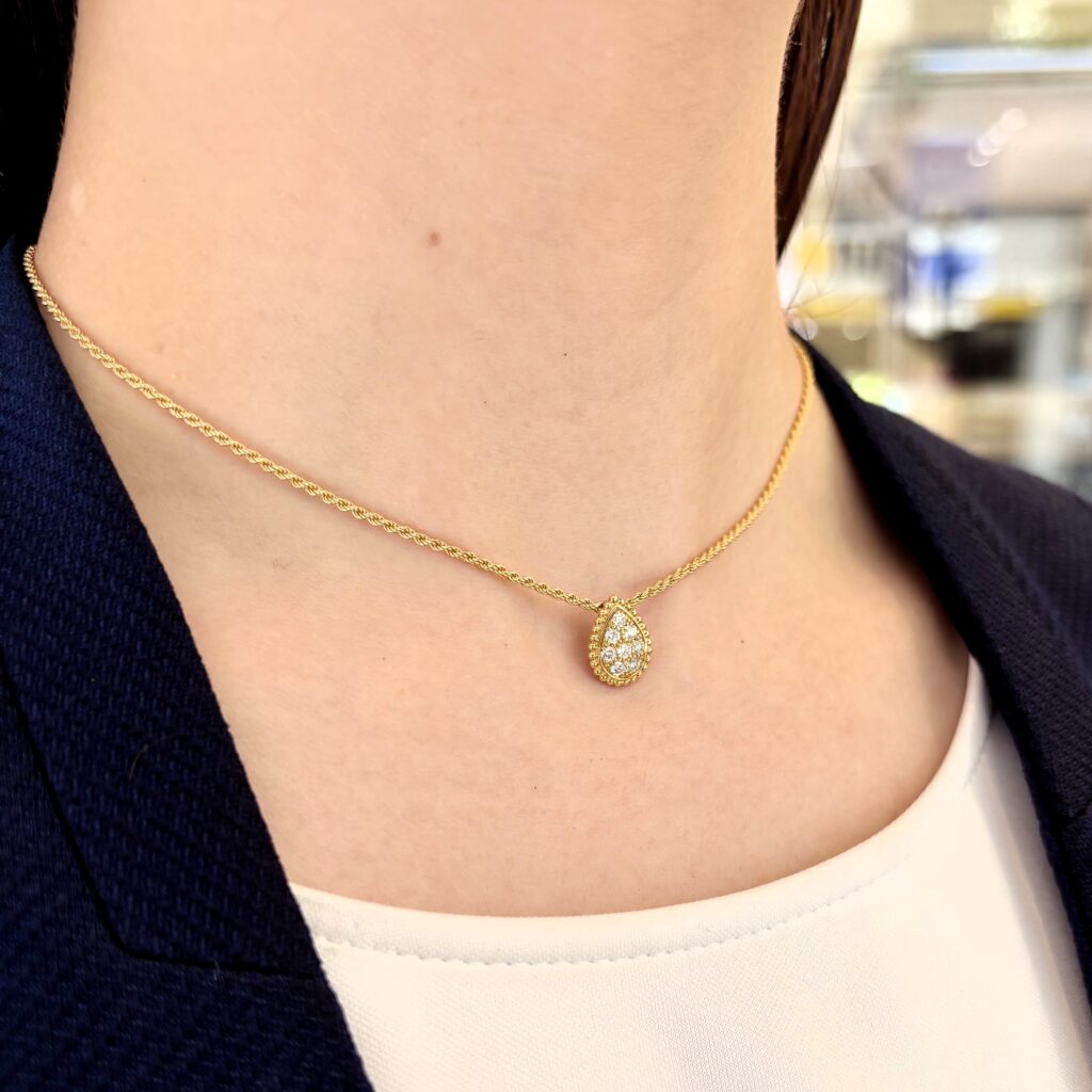 BOUCHERON　セルパンボエム　イエローゴールド　着用画像　ダイヤモンドペンダント