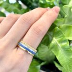 デニムカラーが美しいブシュロン キャトル ブルー ダイヤモンド リング スモールの着用
