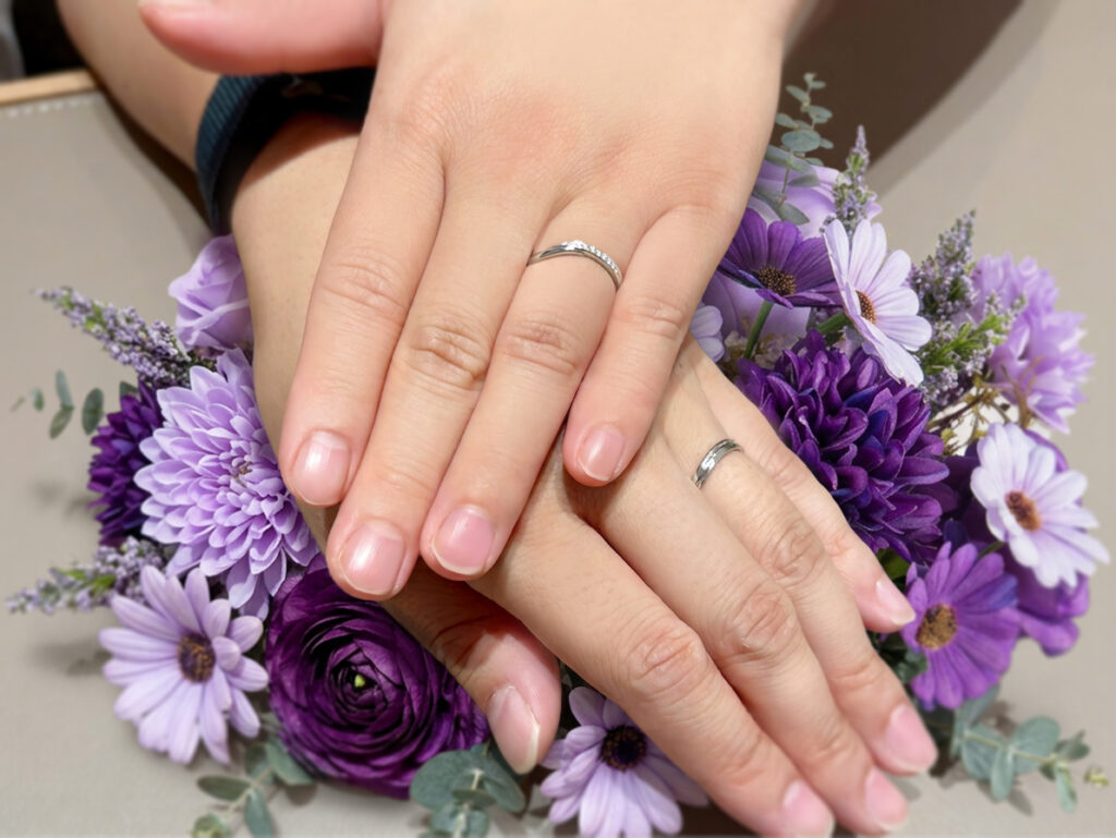安心堂静岡本店でNIWAKAの結婚指輪「祈り」を購入したお客様の着用写真