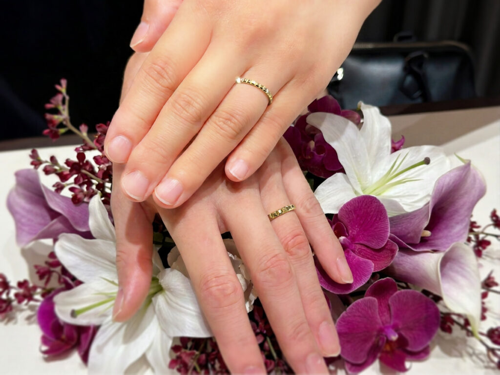 安心堂静岡本店でBOUCHERONの結婚指輪「ファセット」を購入したお客様の着用写真
