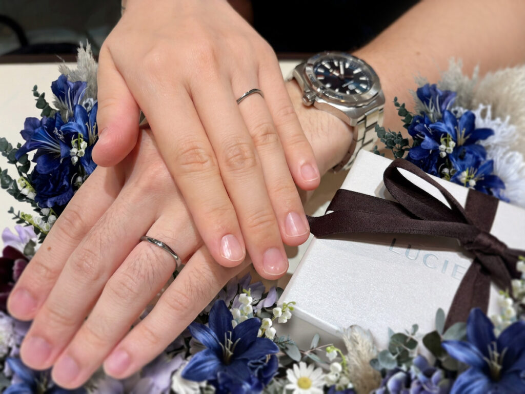 安心堂静岡本店でルシエの結婚指輪「リファージュ」を購入したお客様の着用写真