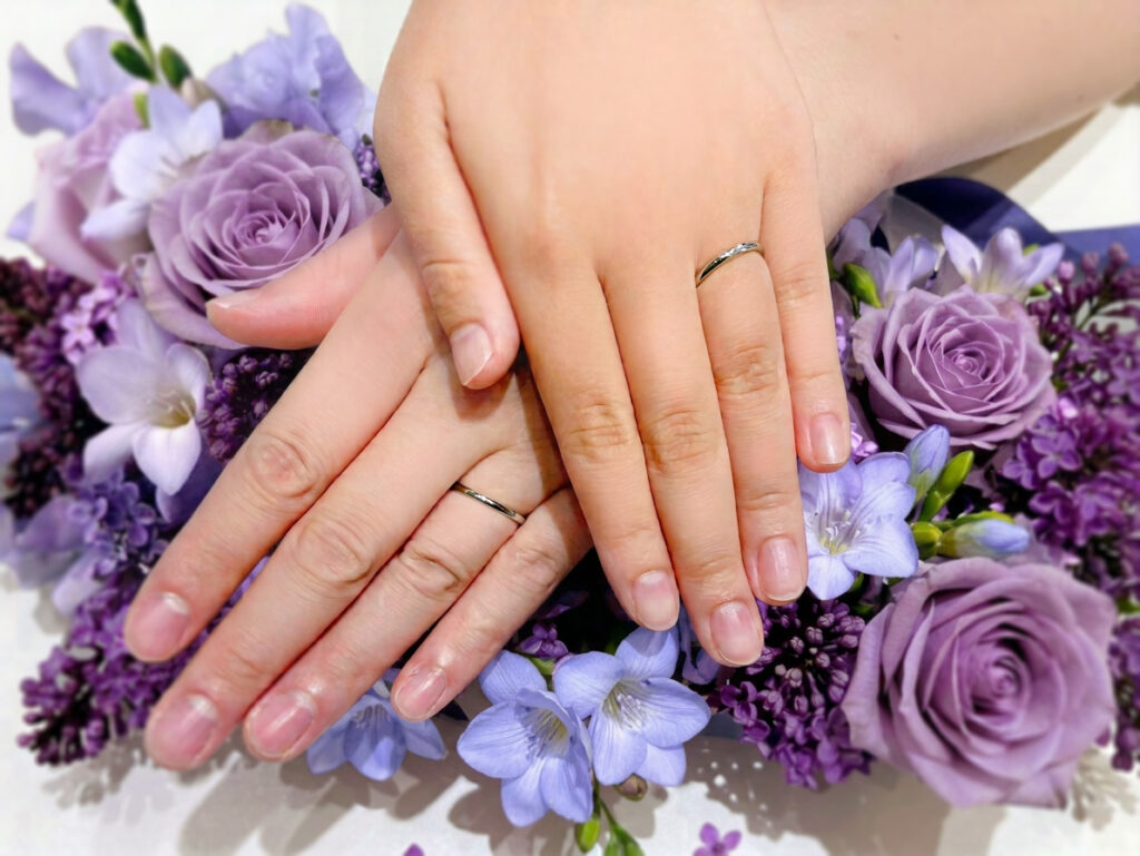 安心堂静岡本店でNIWAKAの結婚指輪「ことほぎ」を購入したお客様の着用写真